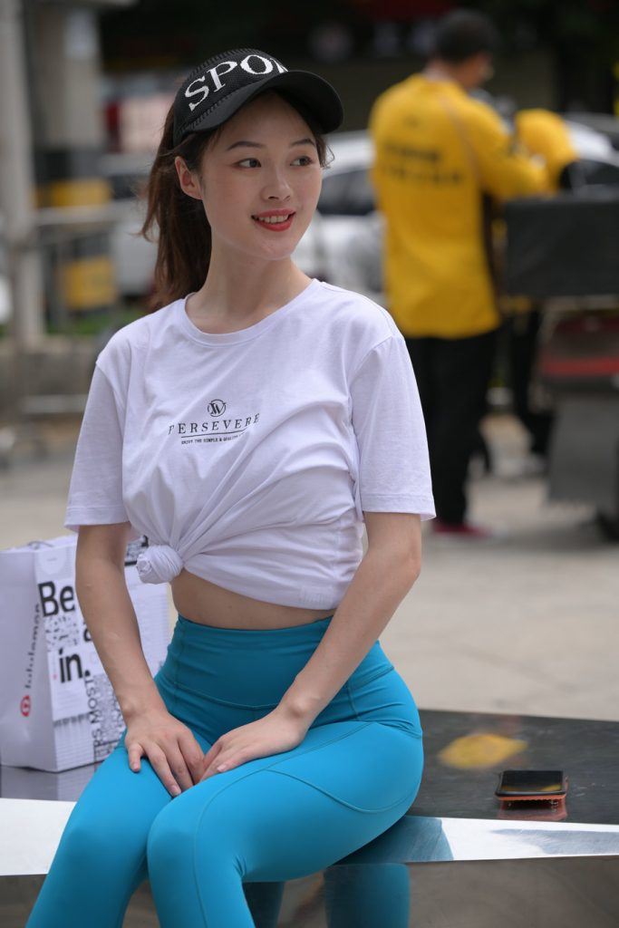 魂魂街拍作品  蓝色瑜伽裤小姐姐 [611P1V-21.8GB] 