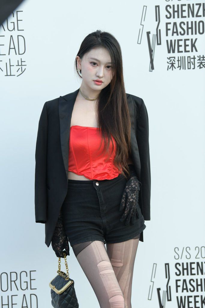 撕乱的黑丝 [105P-2.20GB] 