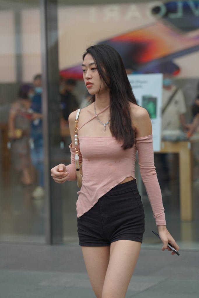 热裤长发美女 [132P-1.34GB]