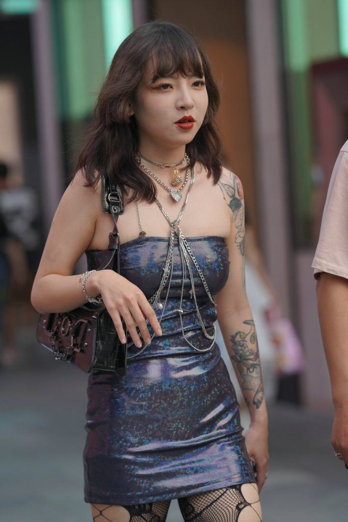 时尚皮裙搭配 [211P1V-2.95GB] 