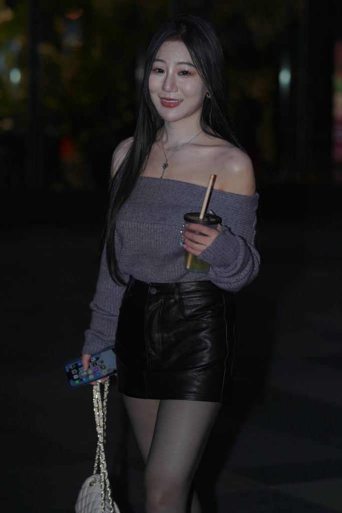 时尚黑色皮短裤 [154P-2.35GB]
