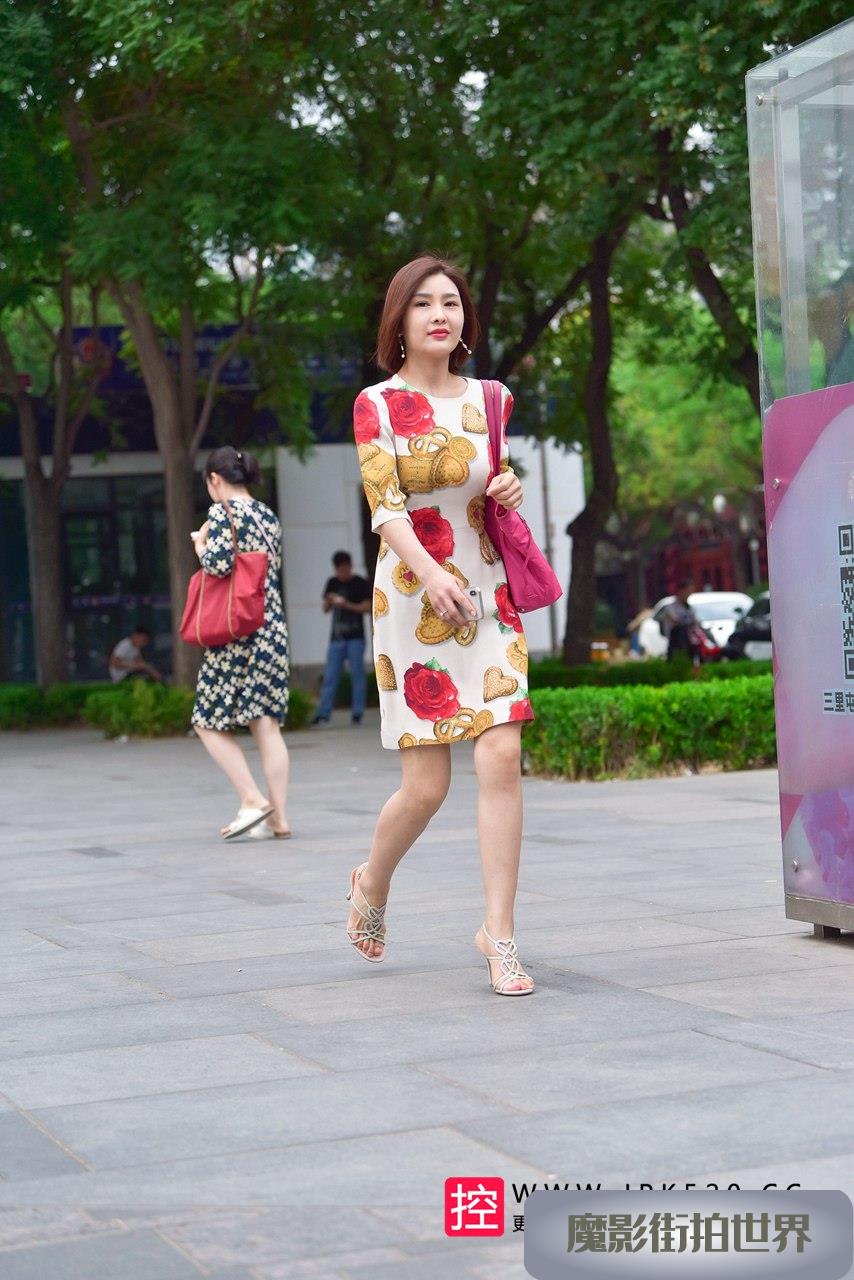 气质干练的短发美女3A3800[233M]