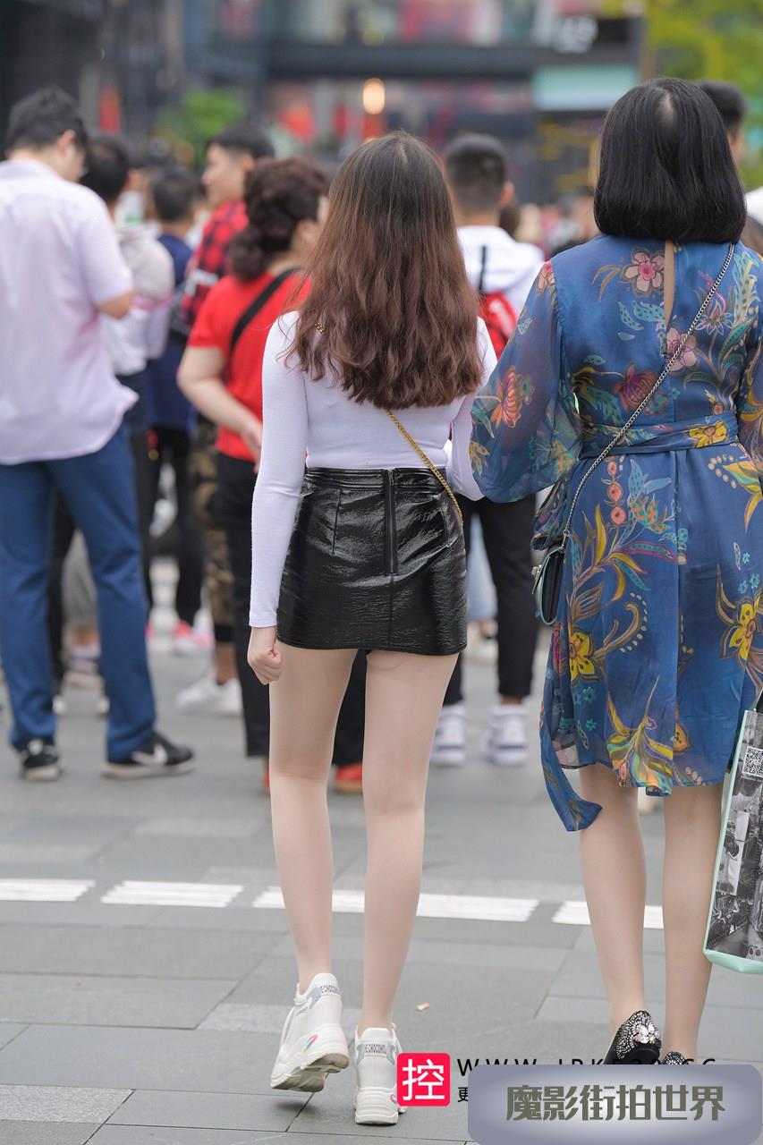 好短啊，丝袜裆部都看到了3A3753[393M]