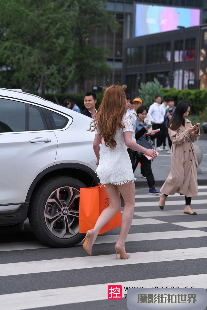 赶出租车的高跟美腿小姐姐3A3522[578M]