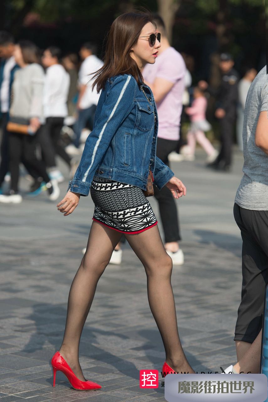 黑丝红高包屯裙大长腿美女3A3594[390M]