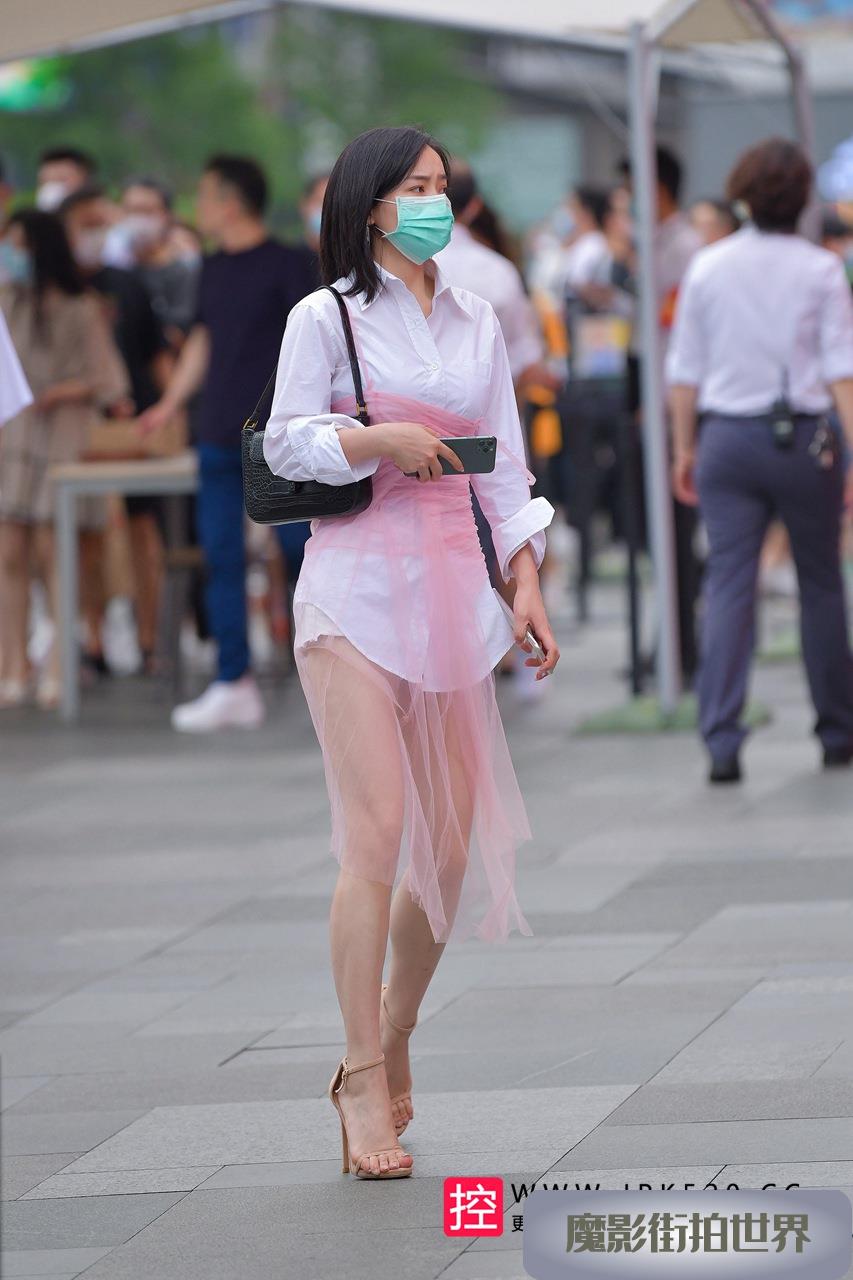 古驰门口的美腿美足小姐姐3A3578[497M]