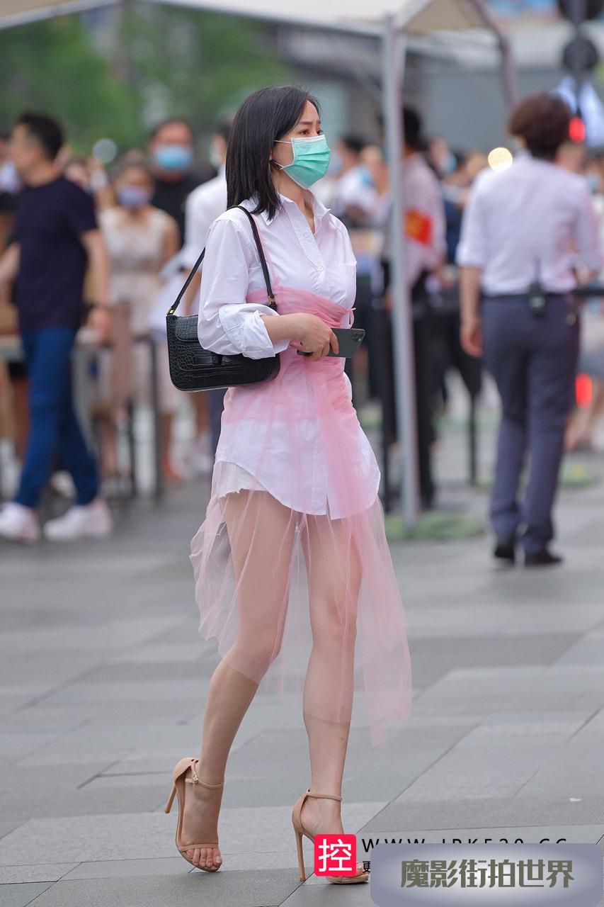 古驰门口的美腿美足小姐姐3A3578[497M]