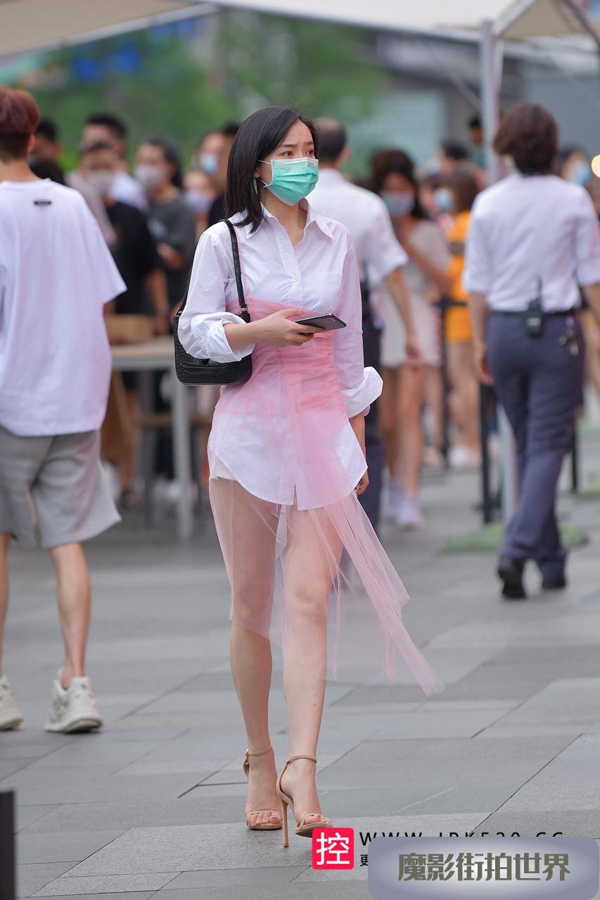 古驰门口的美腿美足小姐姐3A3578[497M]