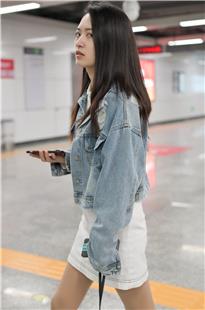 地铁站的丝袜美女3A3508[220M]