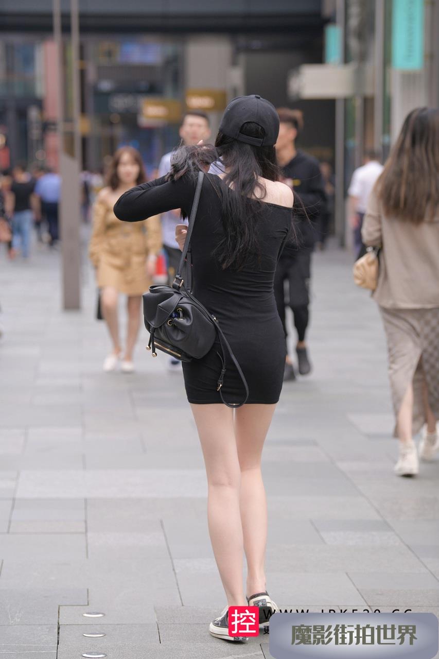 白皙美腿，连体包屯裙小姐姐3A3162[296M]