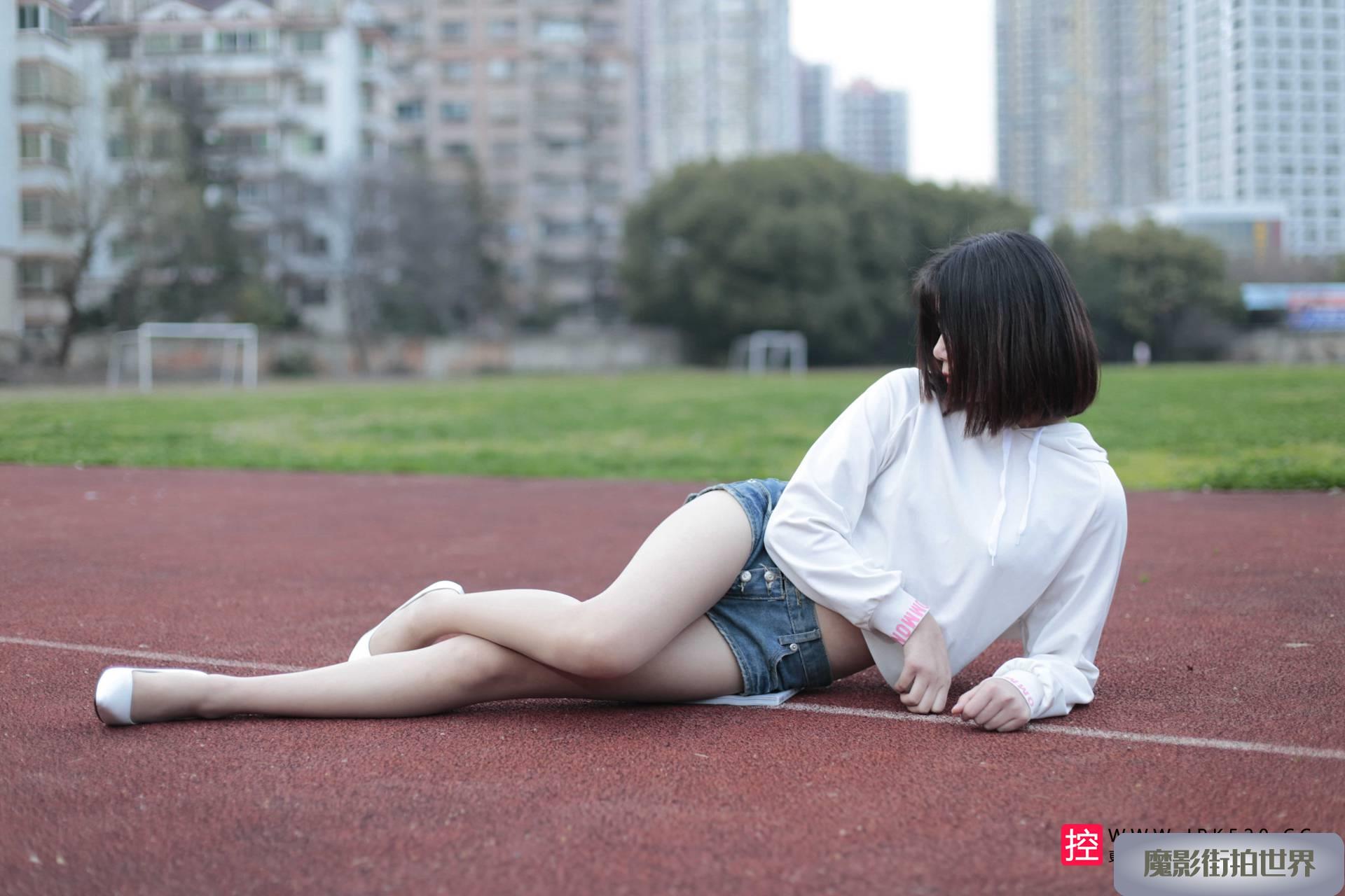 穿过运动场的青春气息3A3370[37.6M]