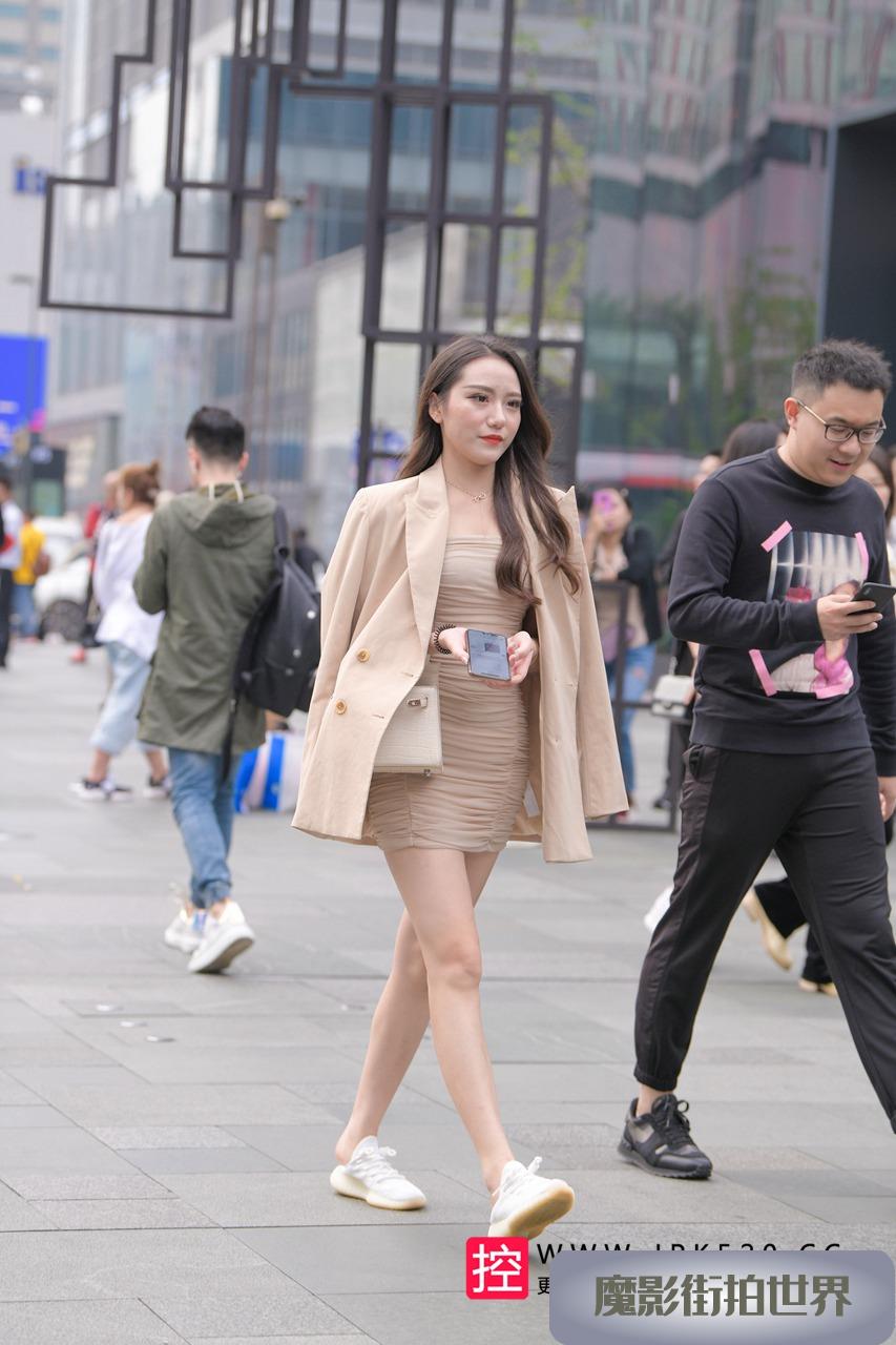 美腿有范儿的性感小姐姐3A2950[395M]