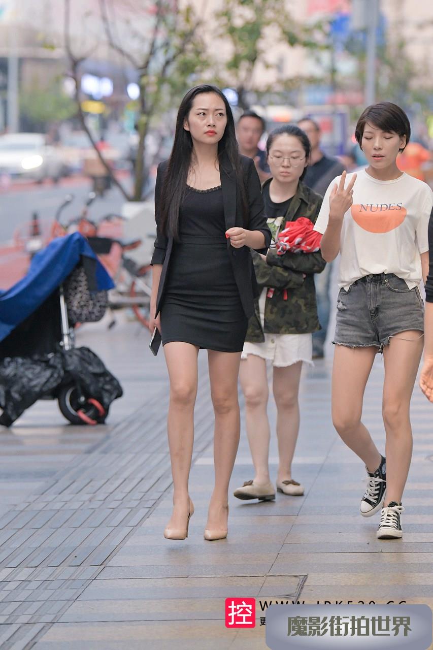楼下小区的美腿高跟美女3A2927[659M]