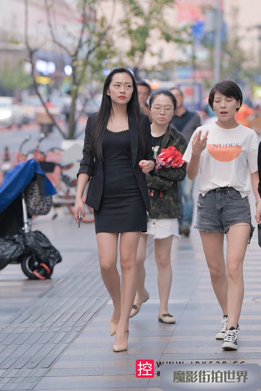 楼下小区的美腿高跟美女3A2927[659M]