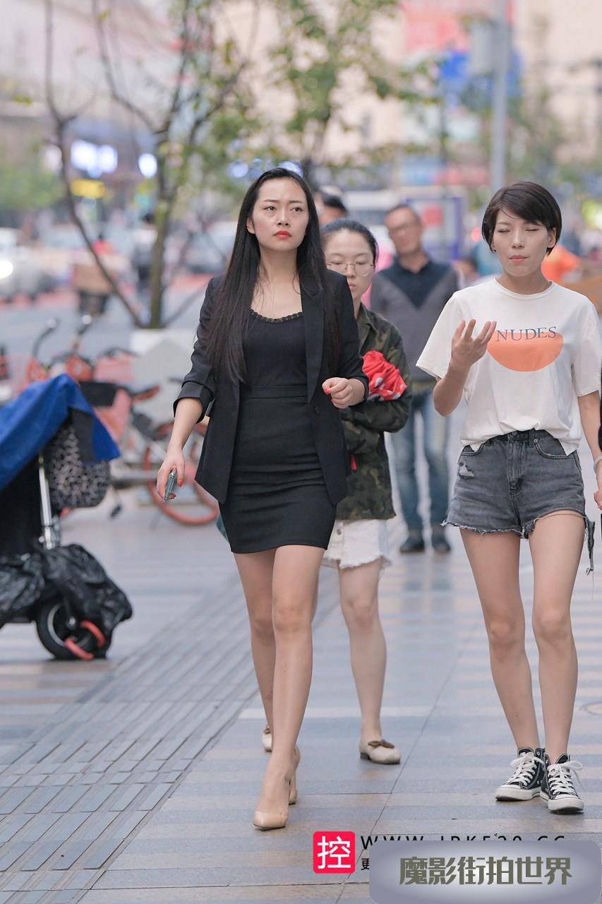 楼下小区的美腿高跟美女3A2927[659M]