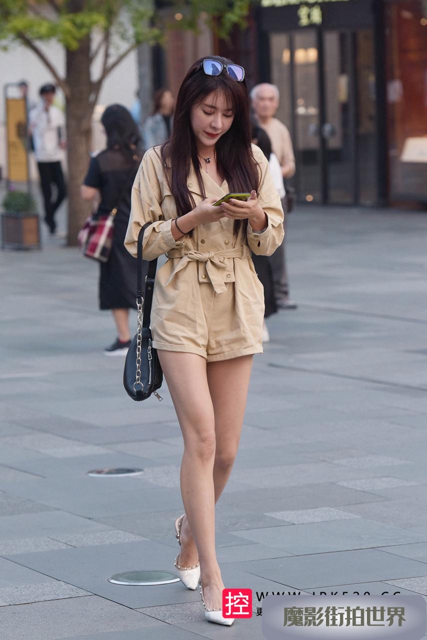 戴墨镜的美女3A2752[878M]