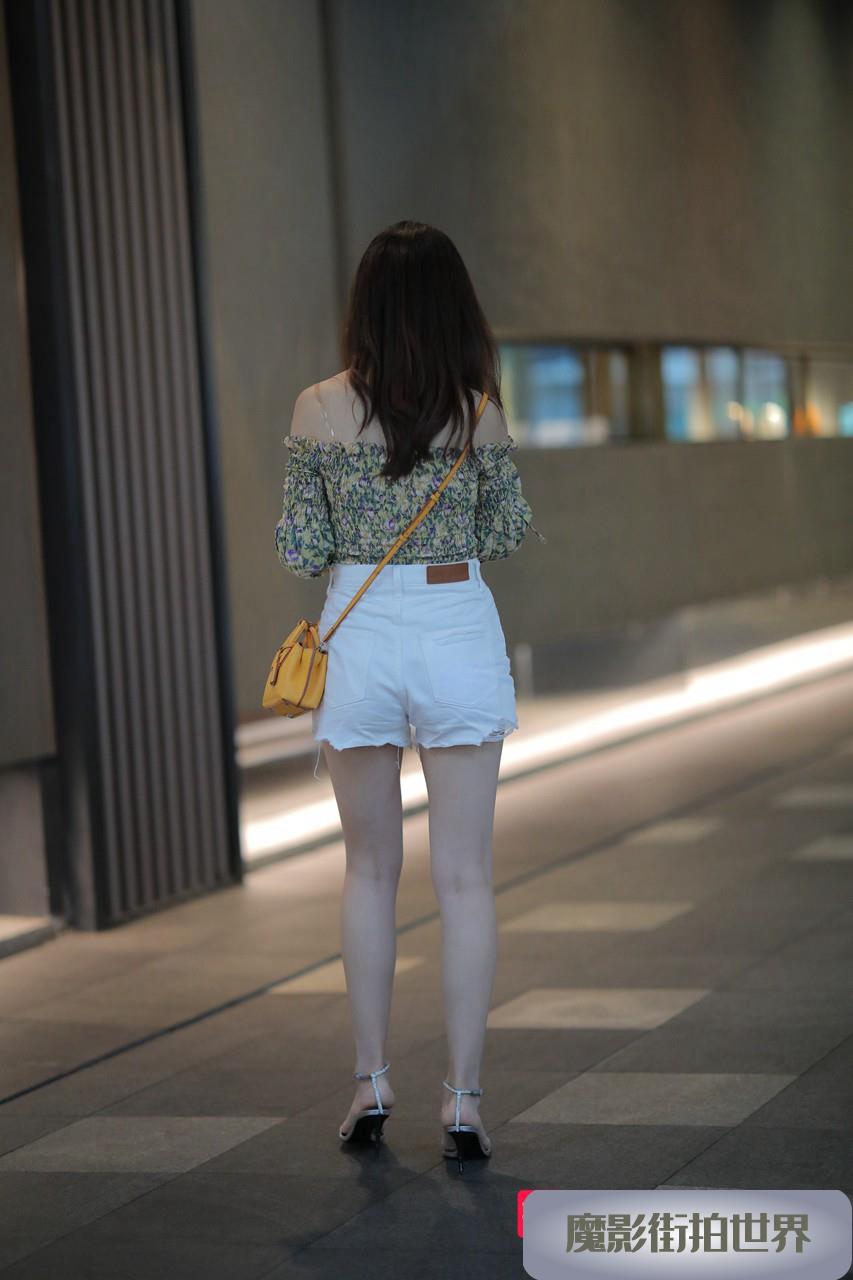 这样的美腿女孩爱了3A2585[149M]