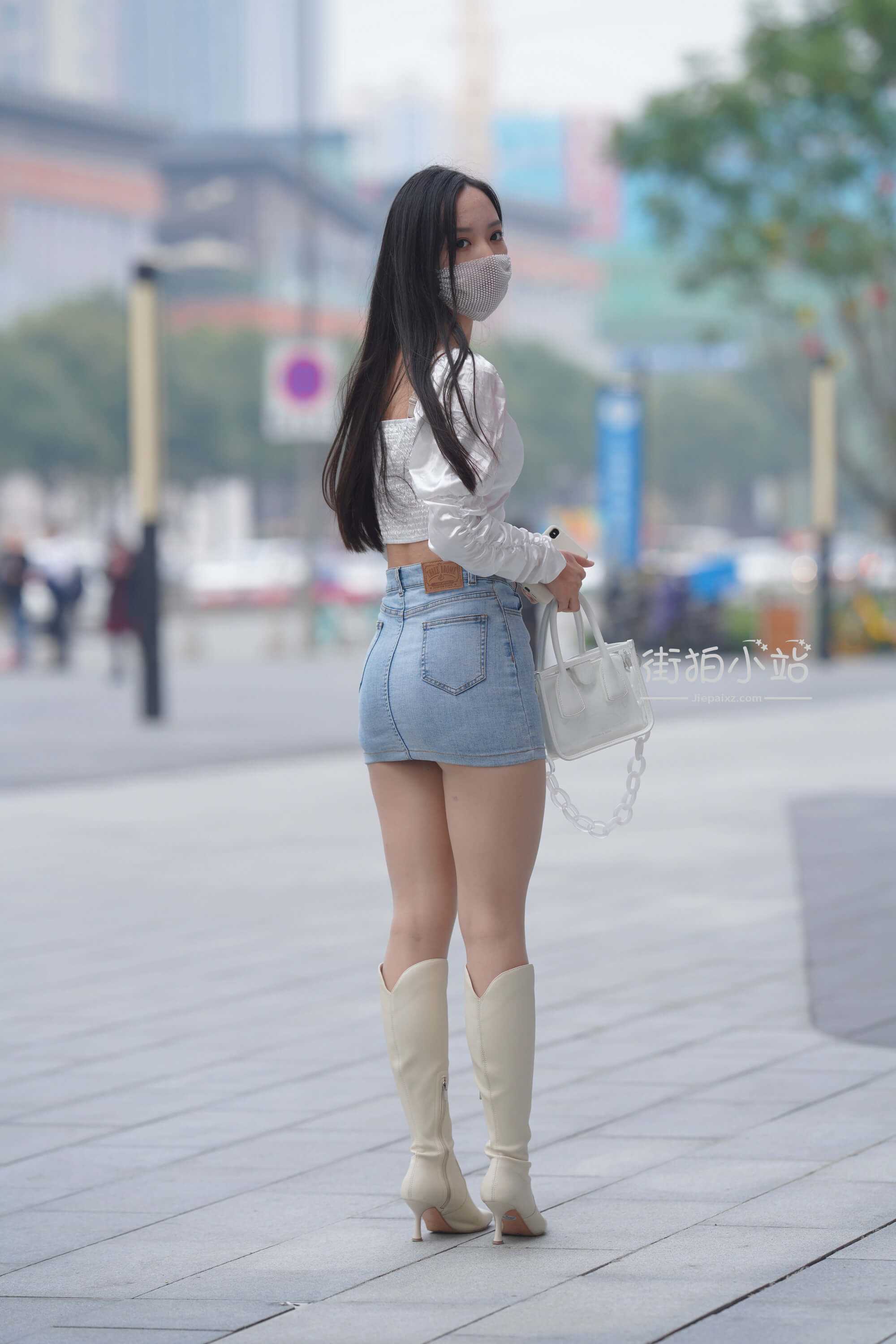 牛仔裙美女 【图片➕视频】