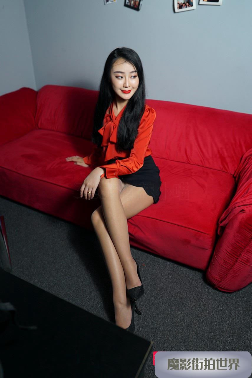 火辣辣丰满女同事肉丝诱惑3A2111[339M]
