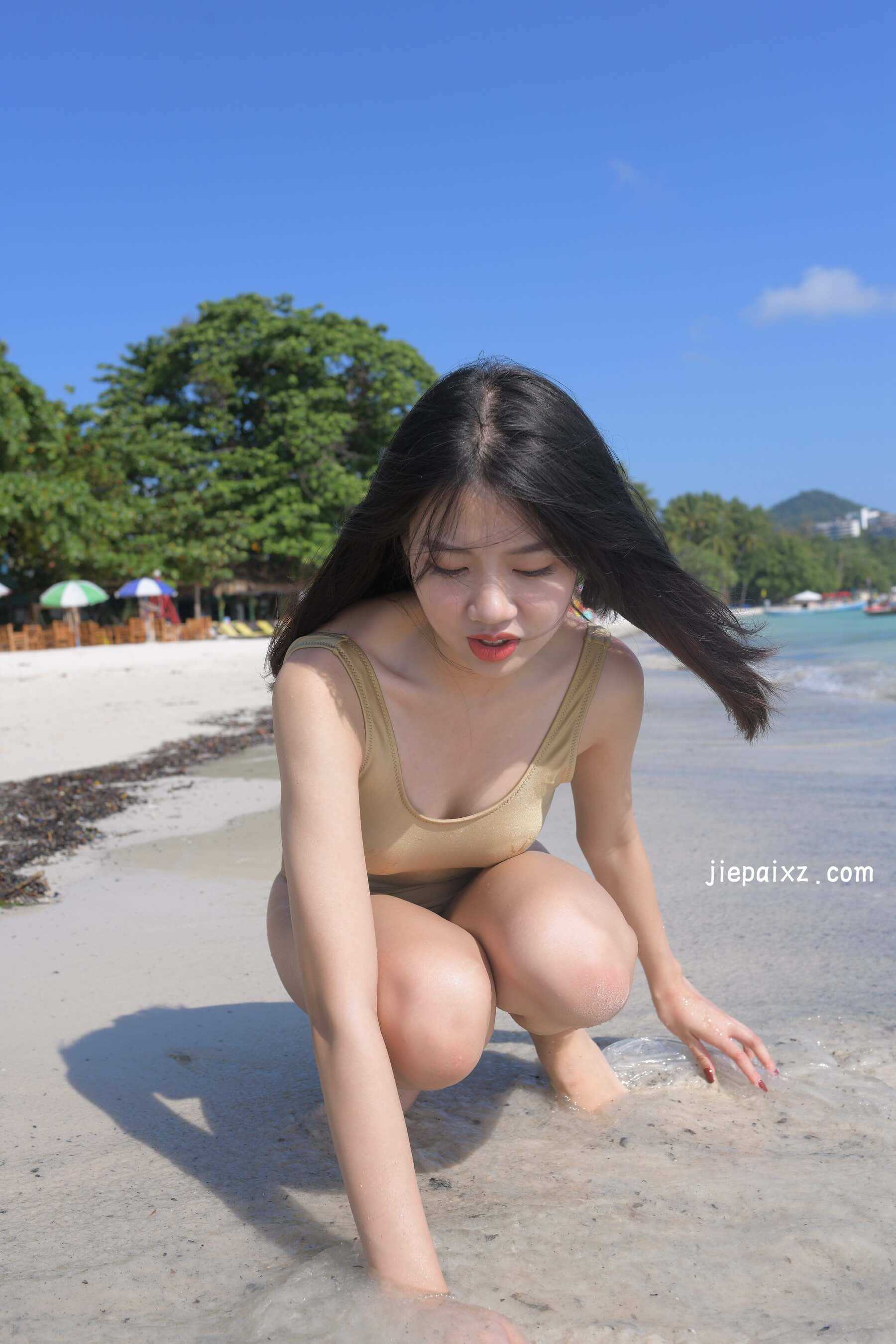 【红石苏梅岛旅拍】第七篇：金色连体泳装美眉