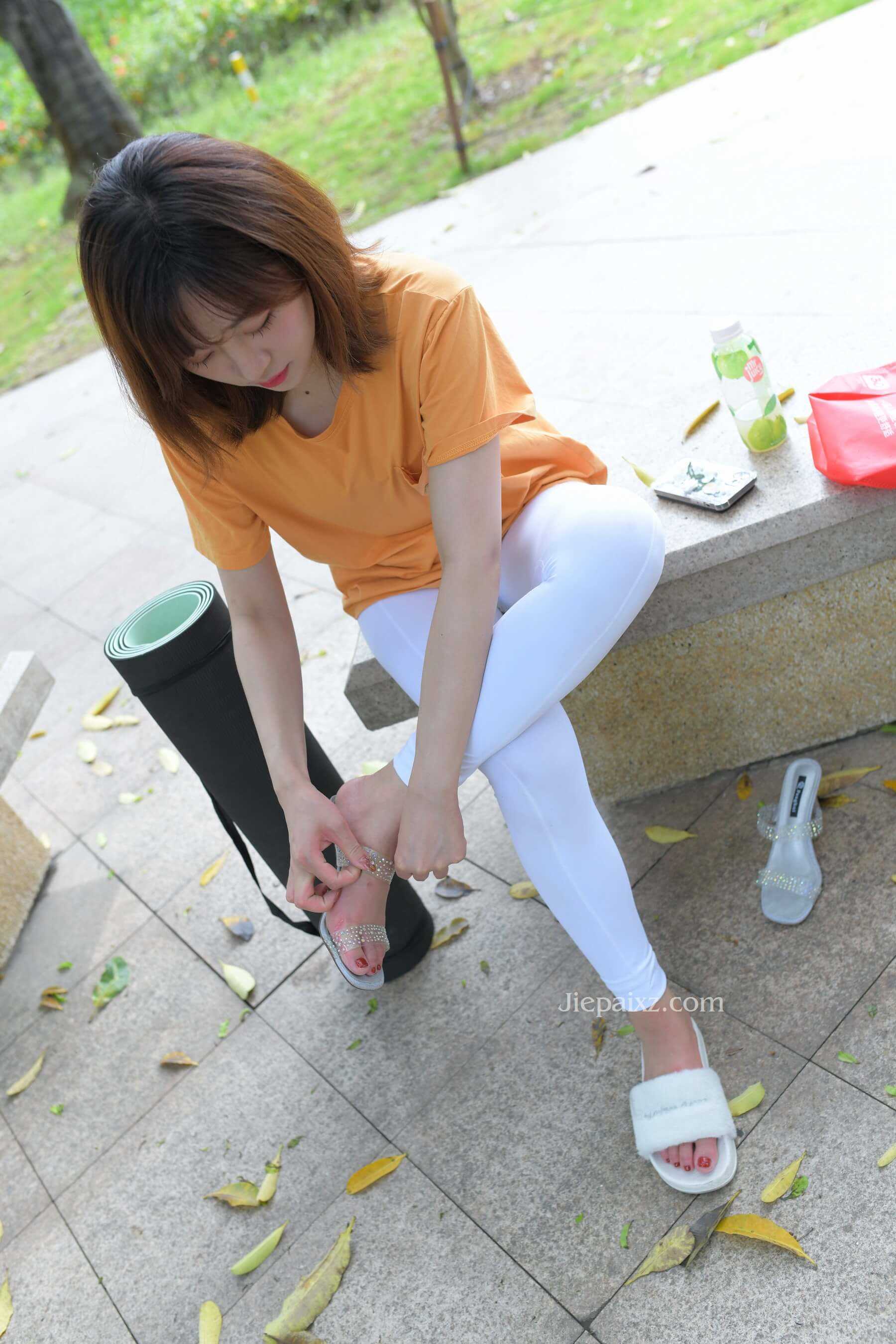 红石摄影作品●紧身瑜伽裤小妹 【套图+视频】