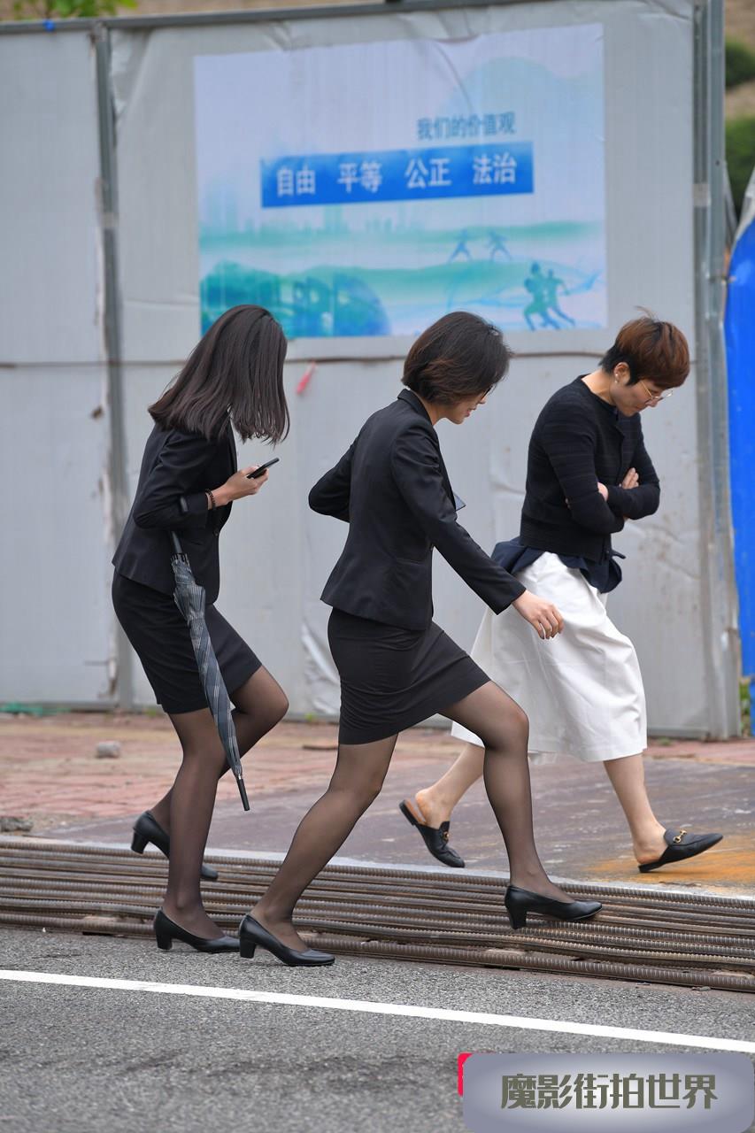 巧遇倆职工黑丝美女3A1774[365M]