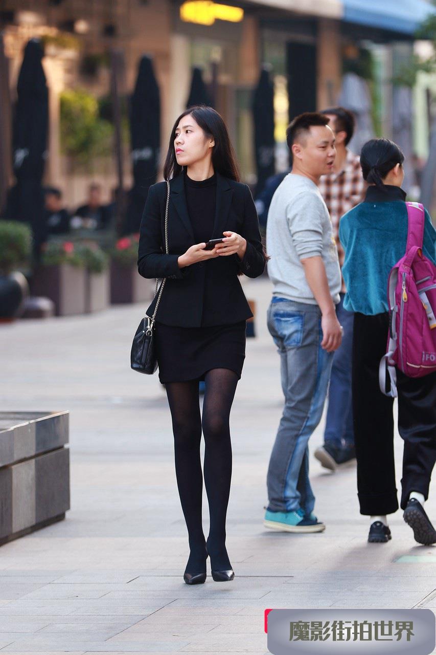 这双丝袜美腿高跟触动了我的心灵3A1784[75.1M]