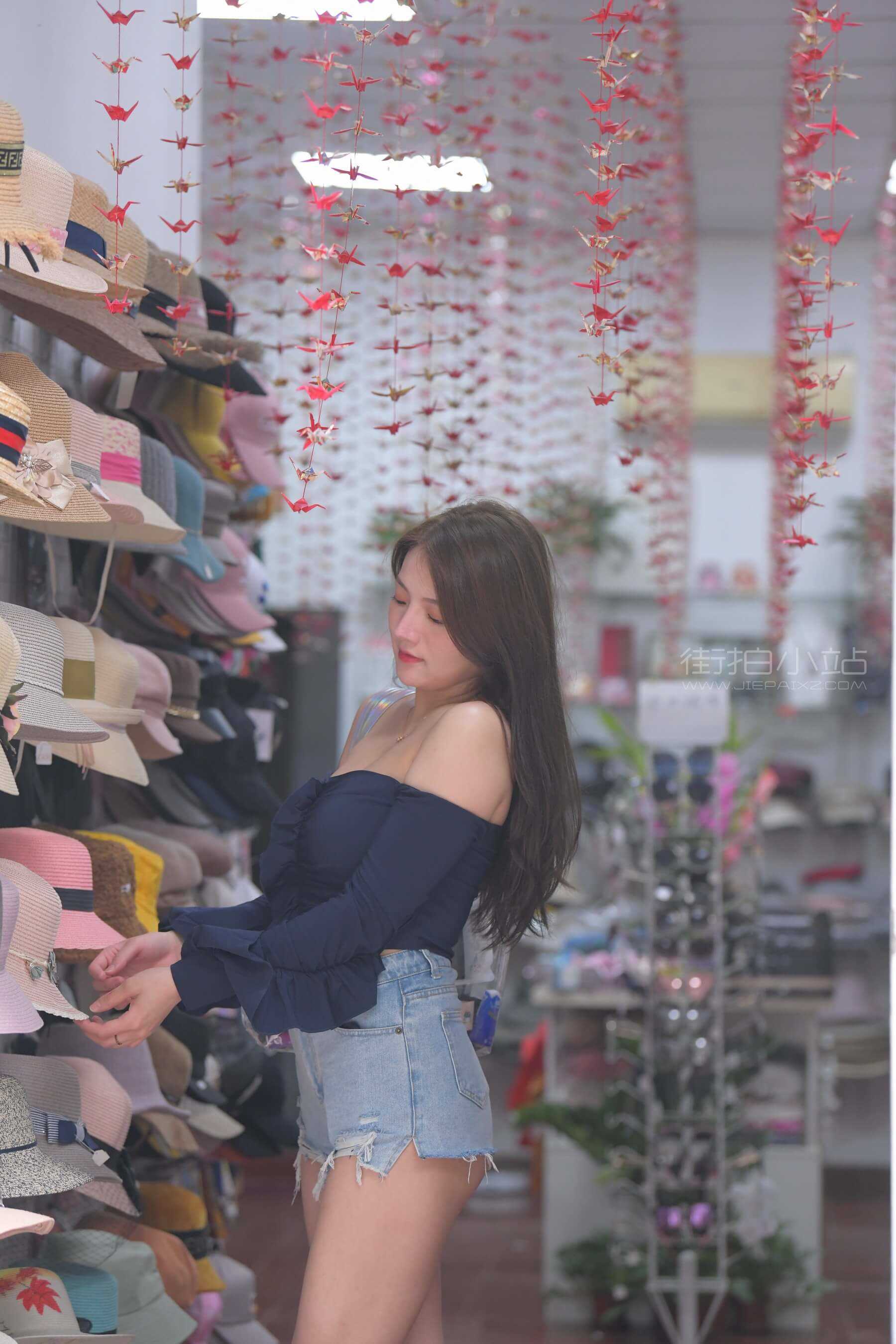 红石街拍作品&藏~牛仔短热裤女孩 【套图+视频】