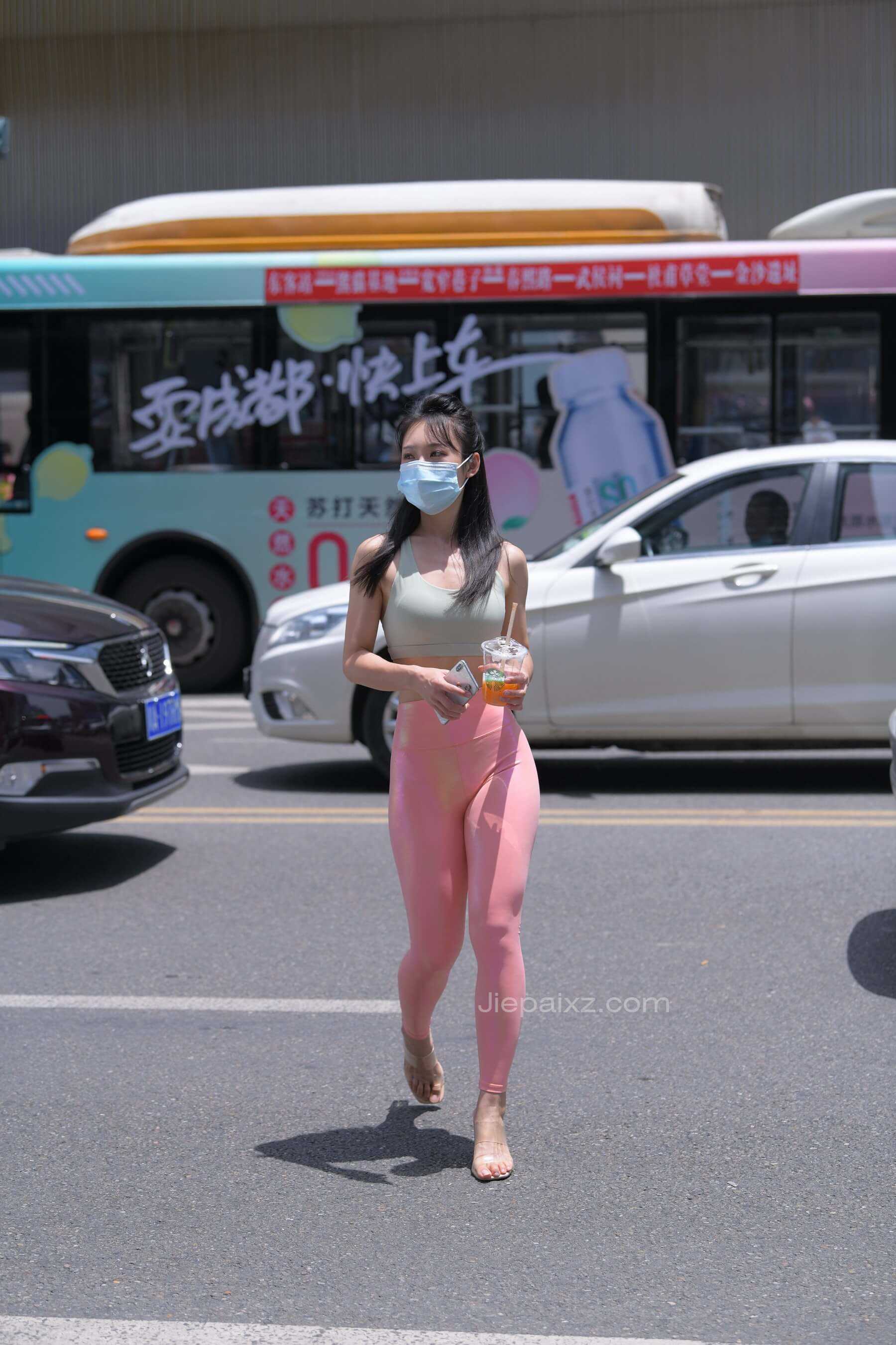 盛夏街拍作品&珍珠粉亮光紧身瑜伽裤小姐姐 【套图+视频】