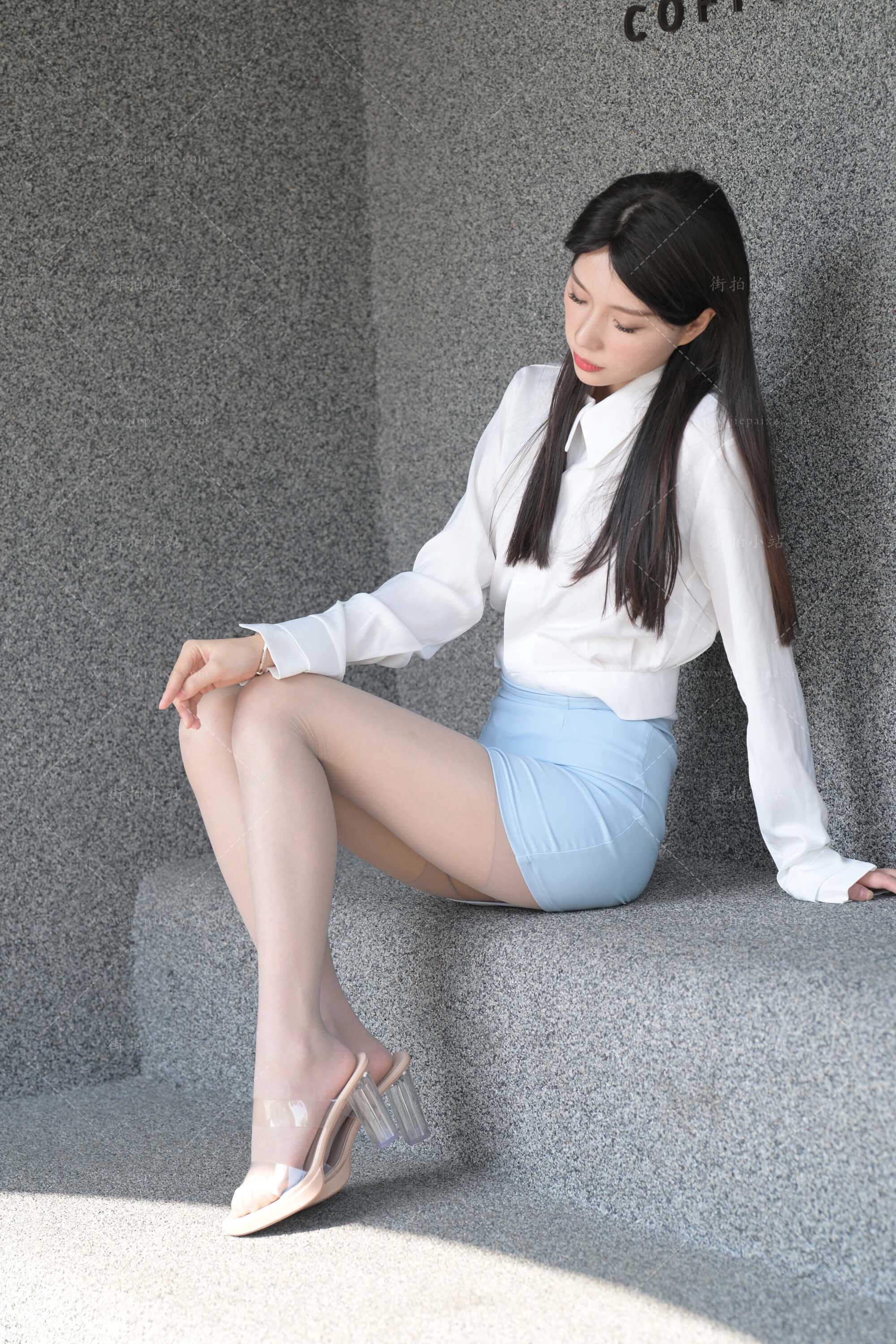 [不吃鸡蛋] 蓝色制服美女