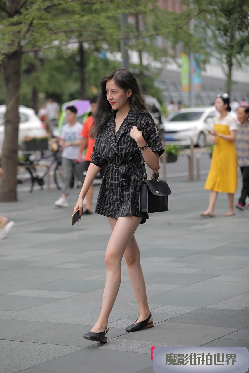 身材曼妙的长腿美眉3A1555[90.6M]