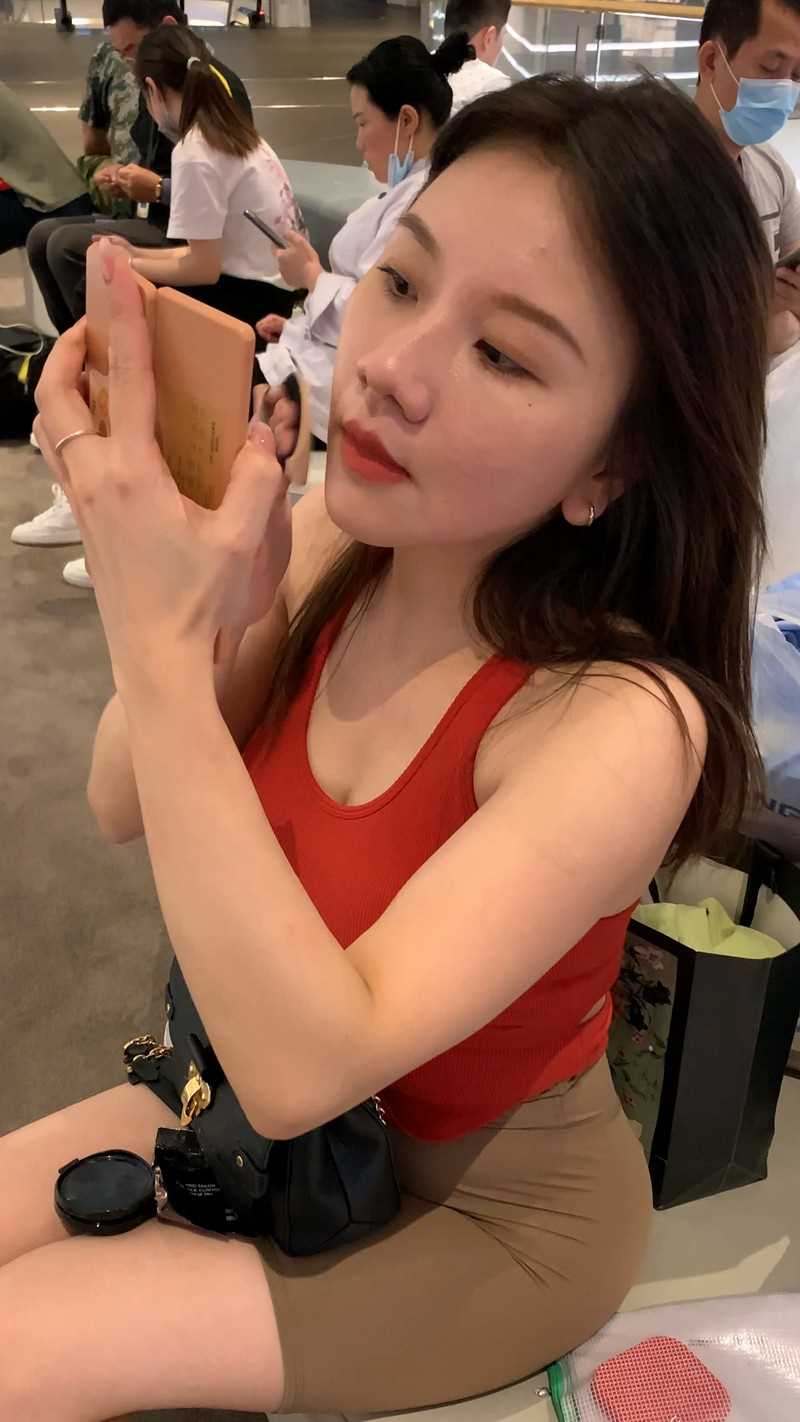 [一始专区] 褐色瑜伽短裤美女