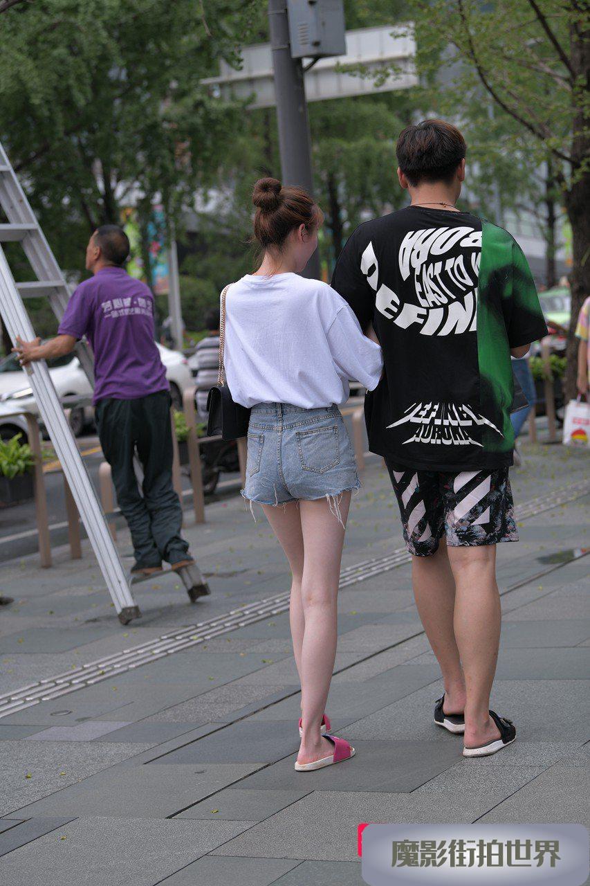 笔直的热裤美腿女友3A1332[452M]