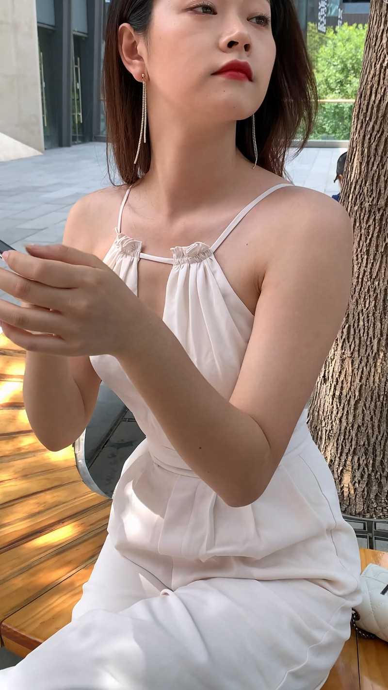 [一始专区] 性感白裤美女