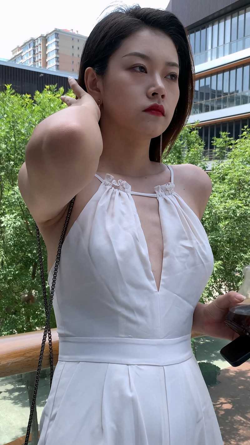 [一始专区] 性感白裤美女