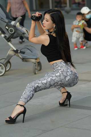 紧身裤美女 【套图+视频】