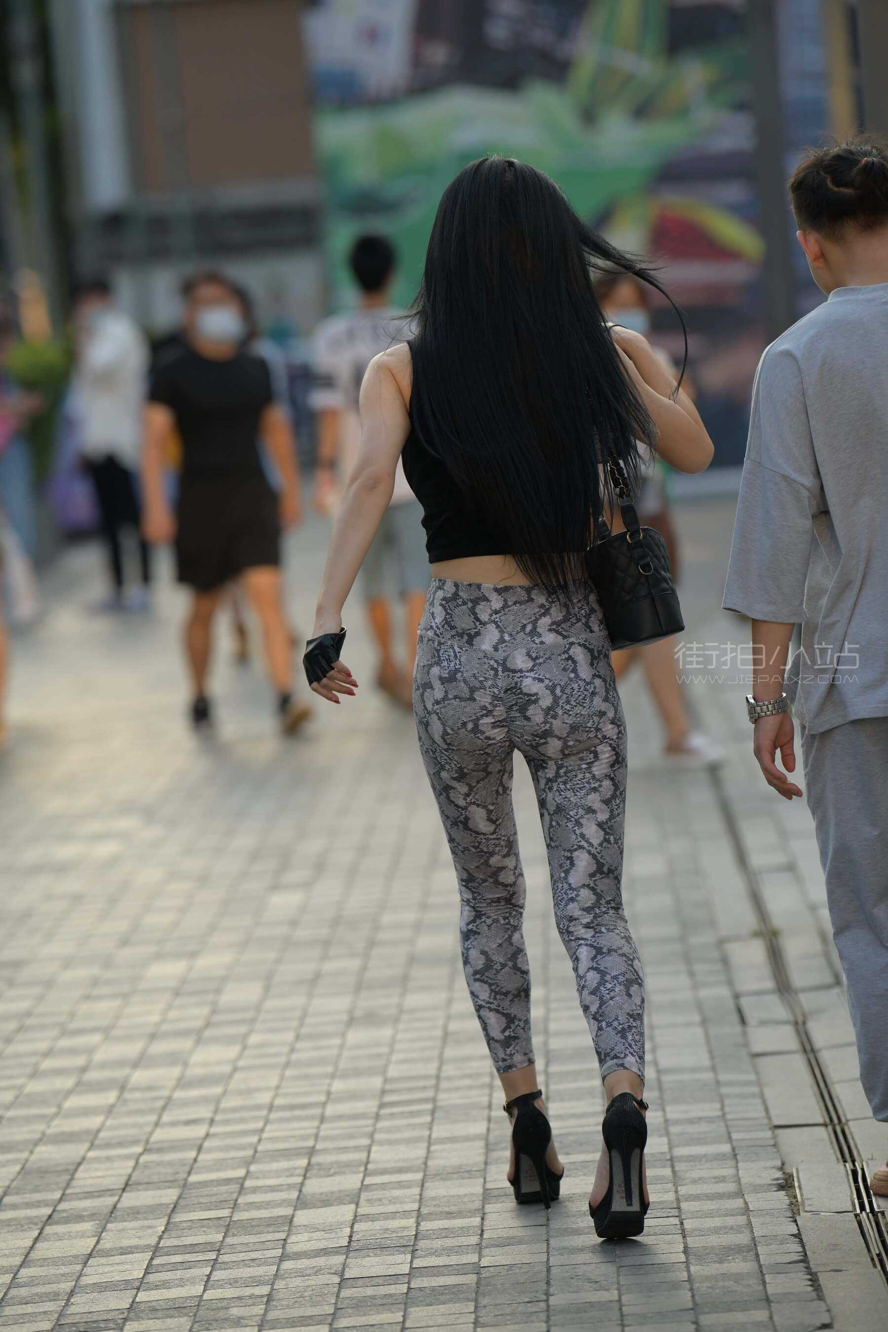 紧身裤美女 【套图+视频】