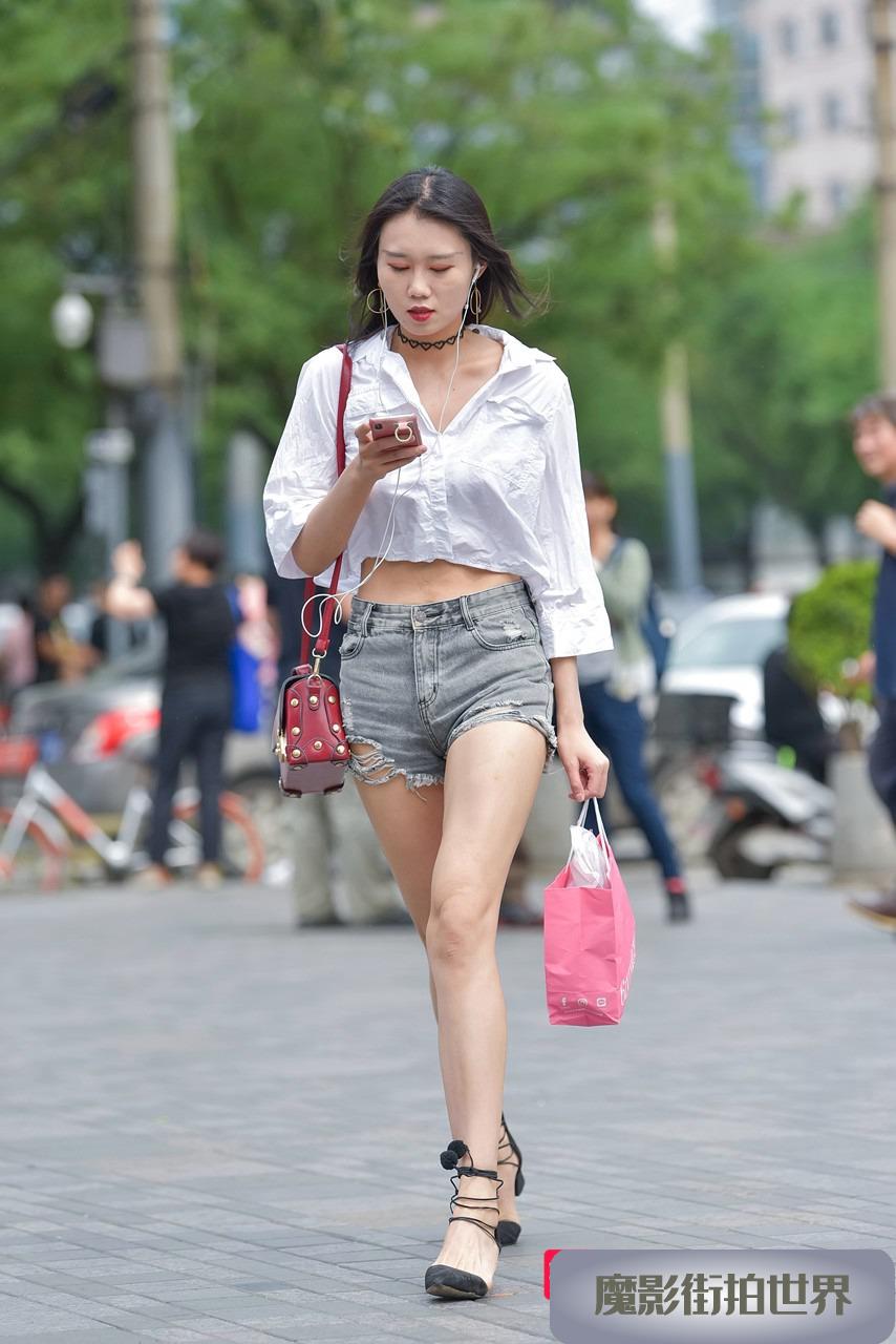 超长美腿热裤美眉3A1053[64M]