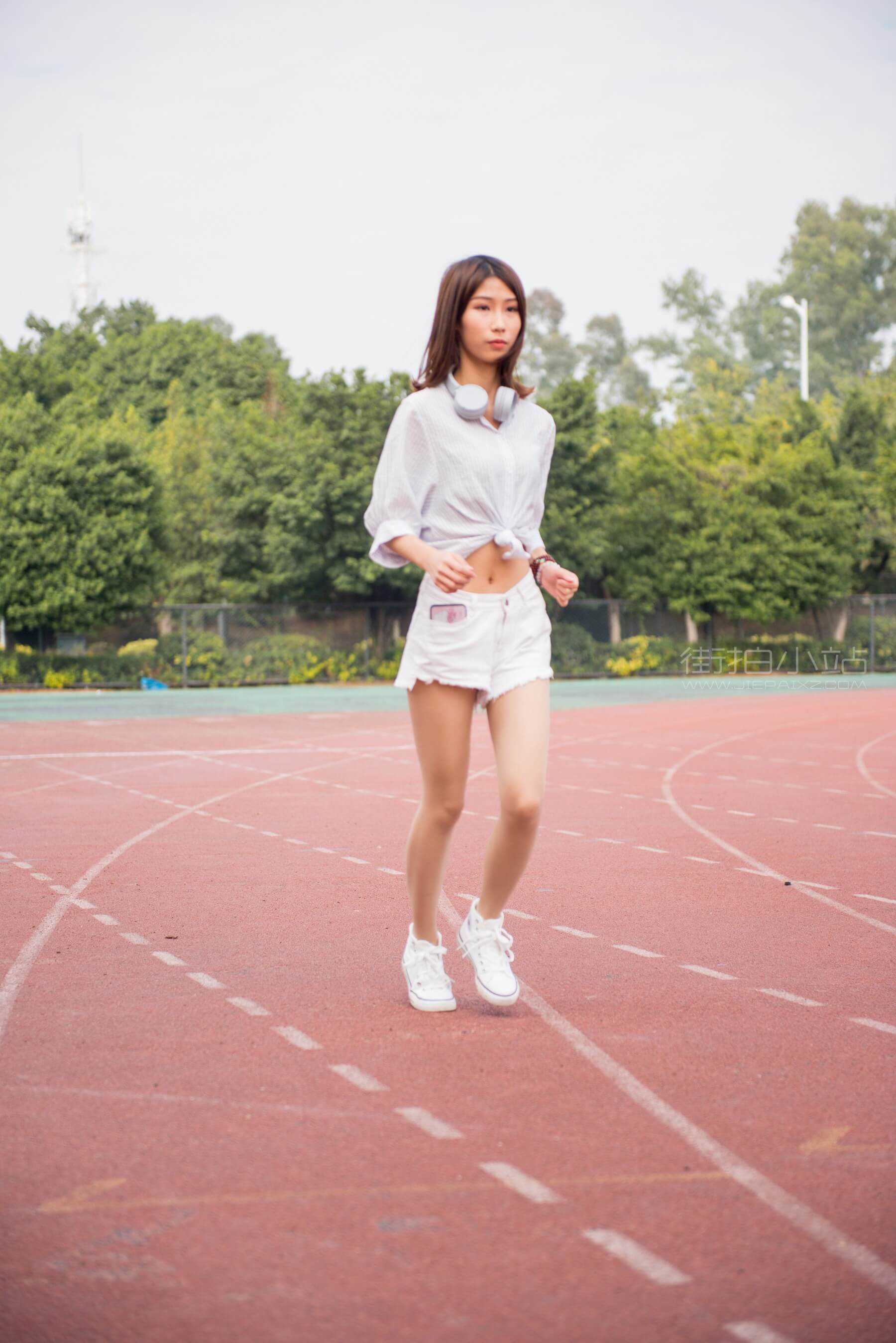 肉丝袜热裤小妹 240P