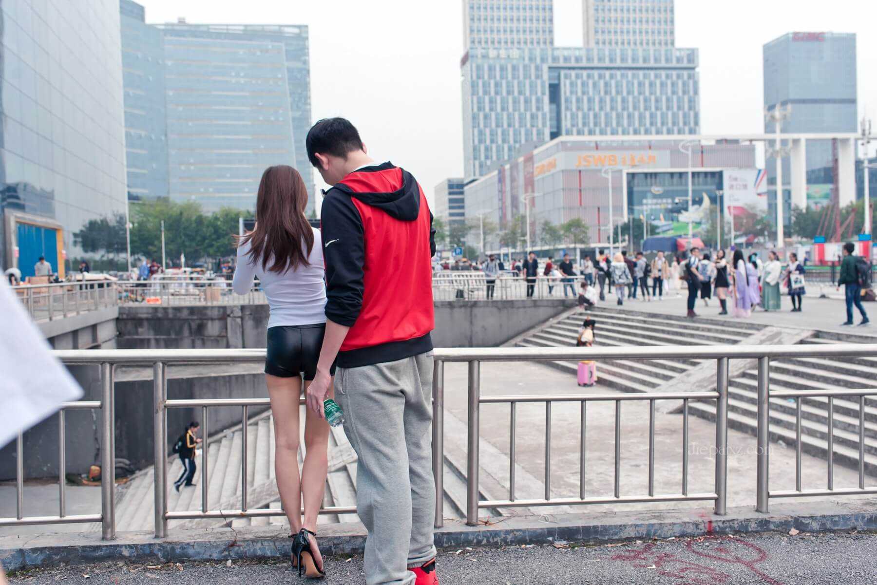 皮热裤性感美女 【套图+视频】