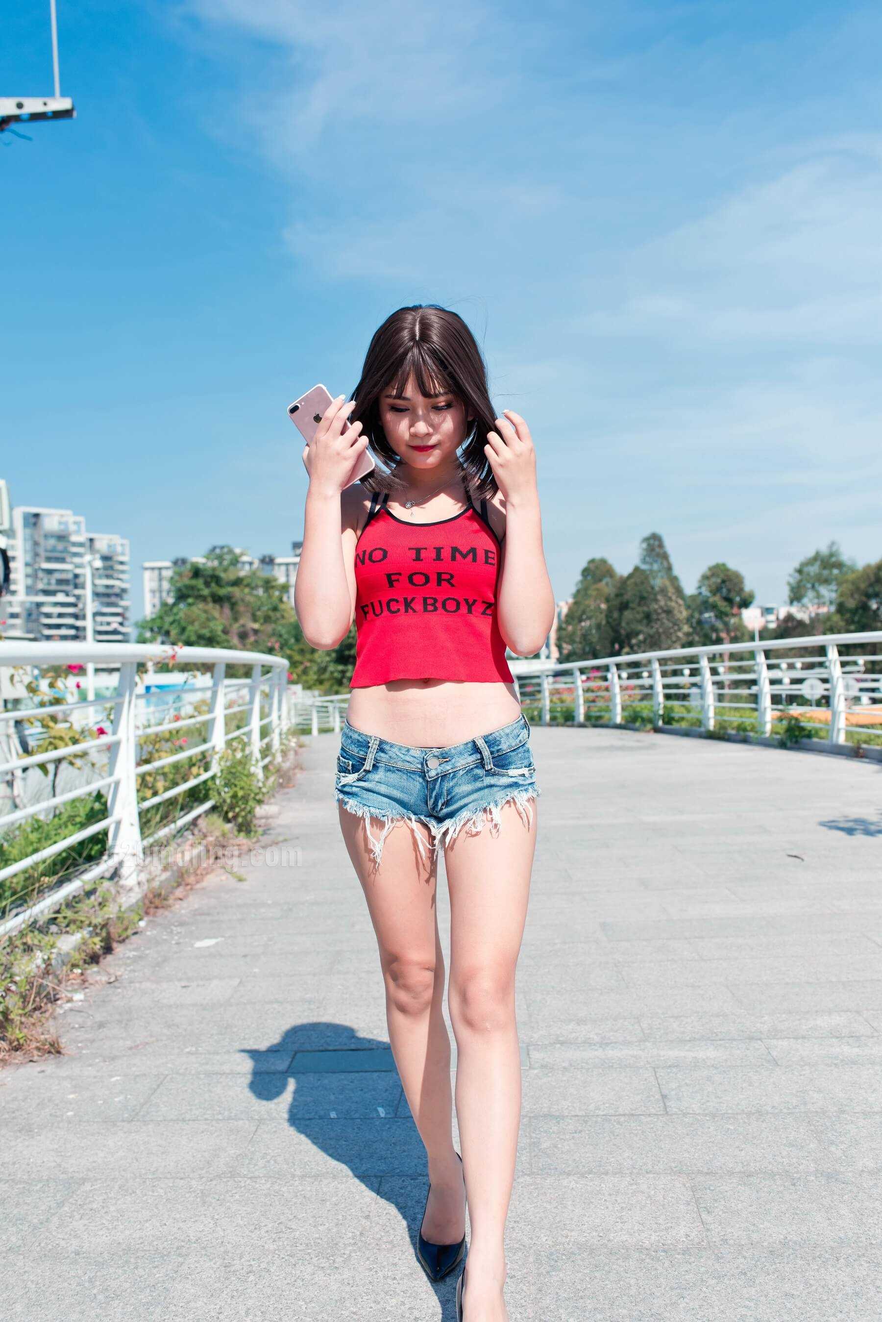超短热裤小妹【套图+视频】