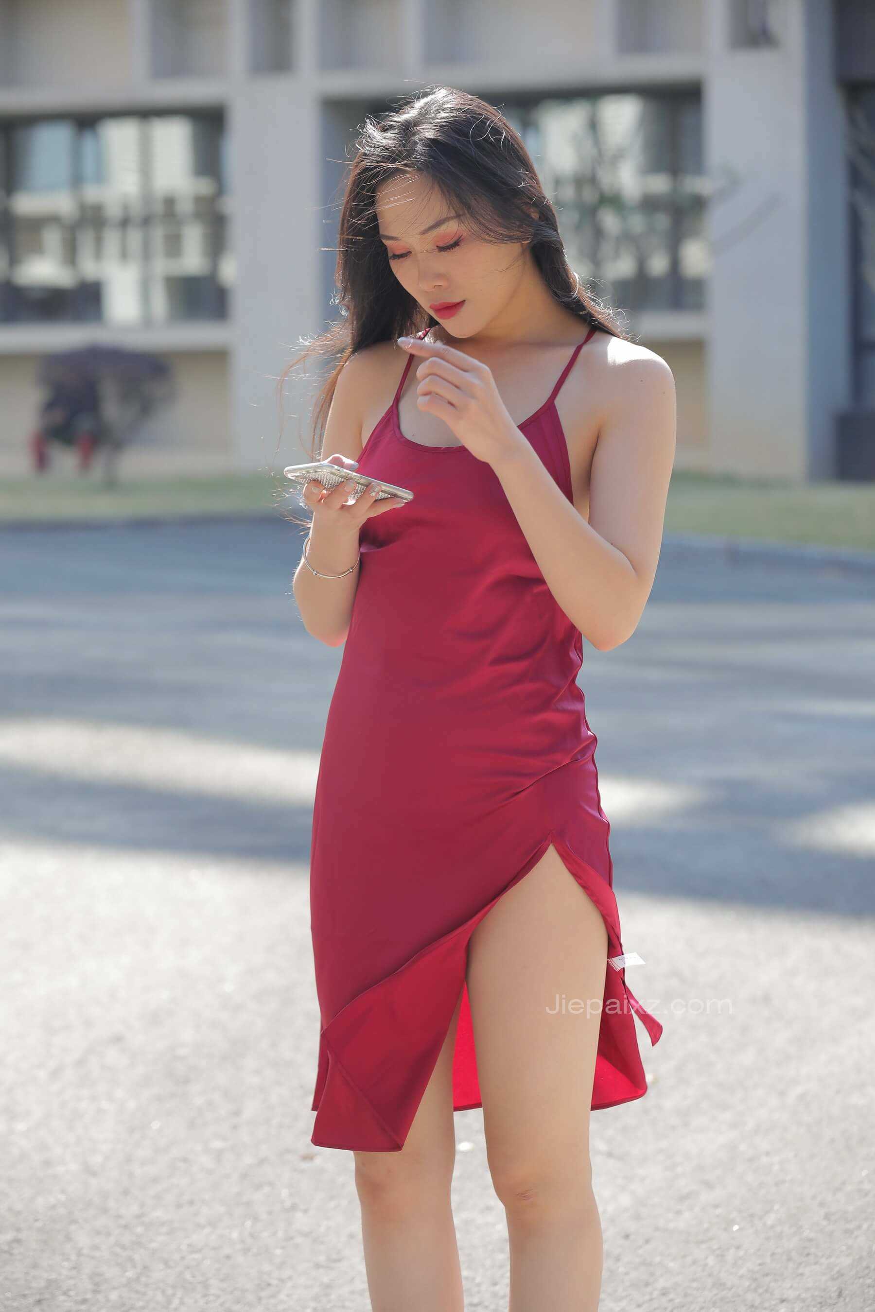 红色开叉吊带裙美女【套图+视频】