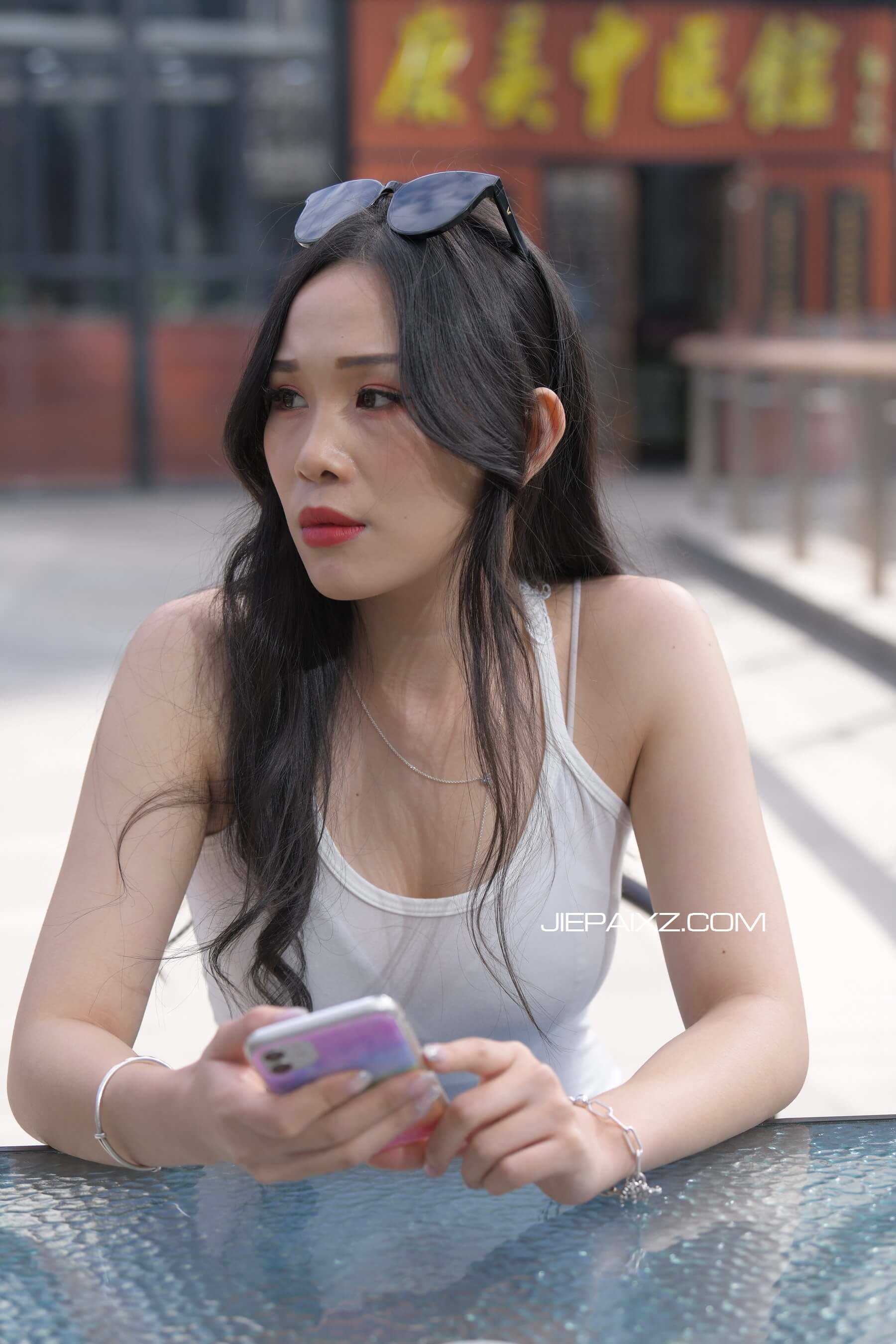 超性感白色包臀裙美女 【套图+视频】