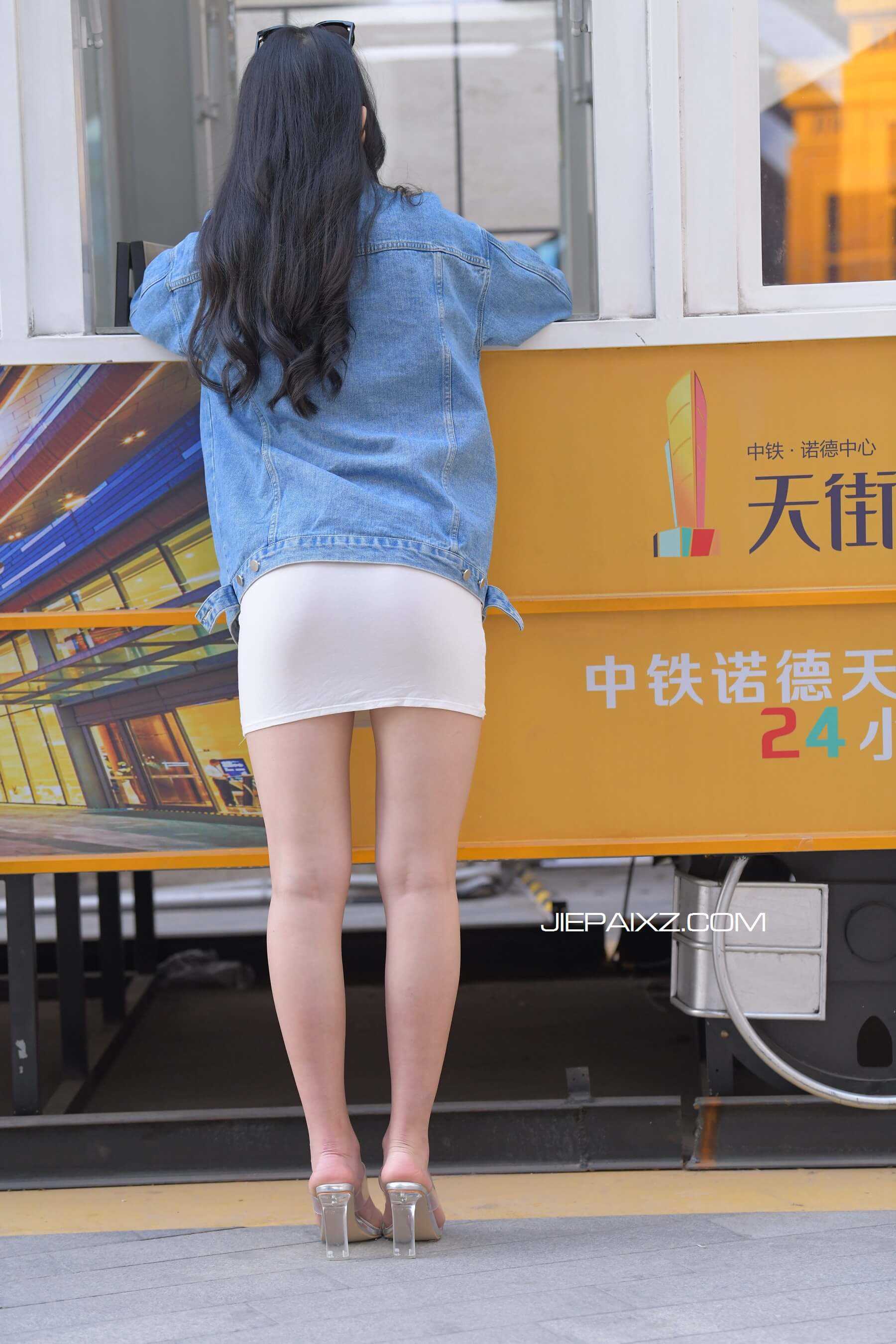 超性感白色包臀裙美女 【套图+视频】