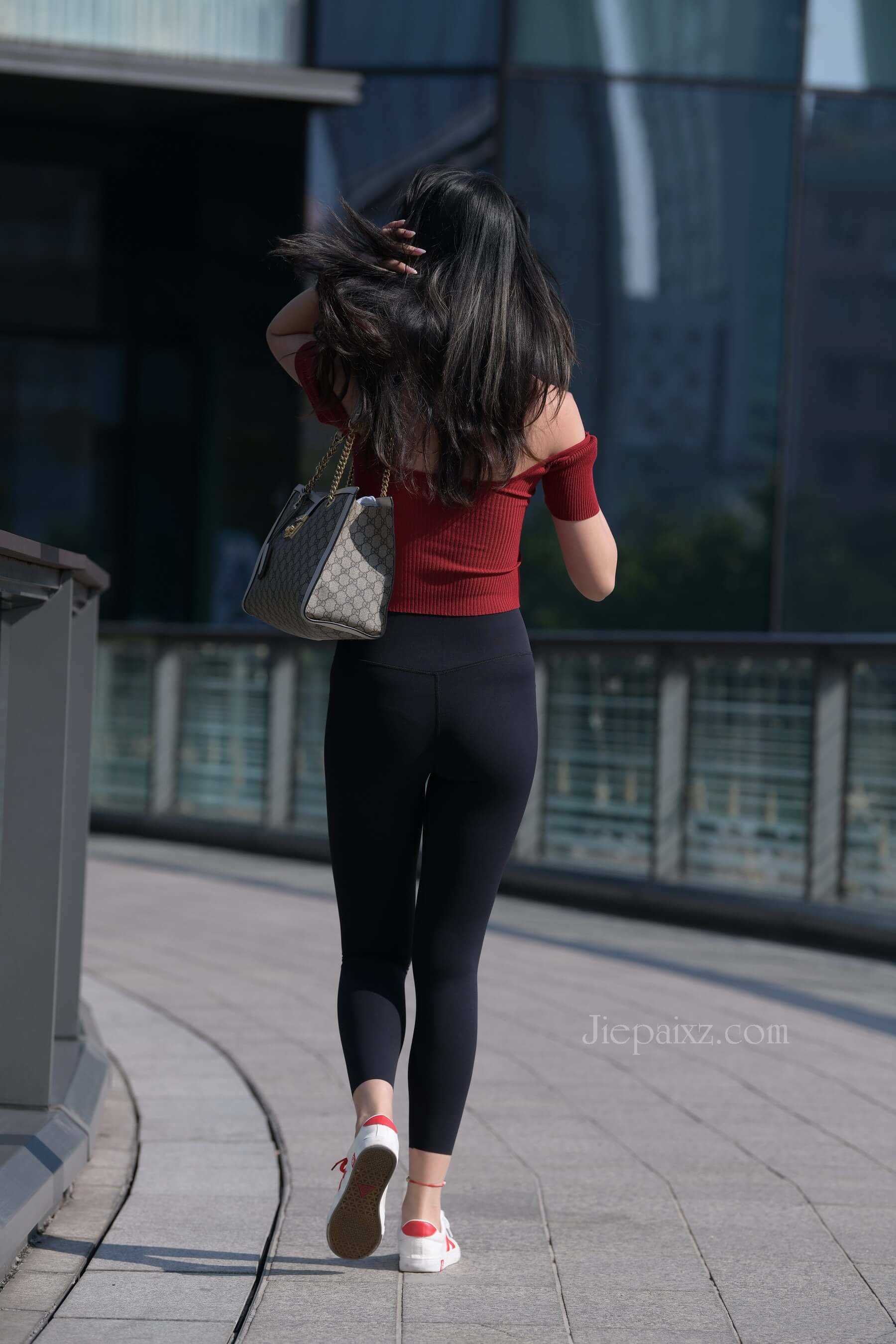 黑色瑜伽裤美女【套图+视频】