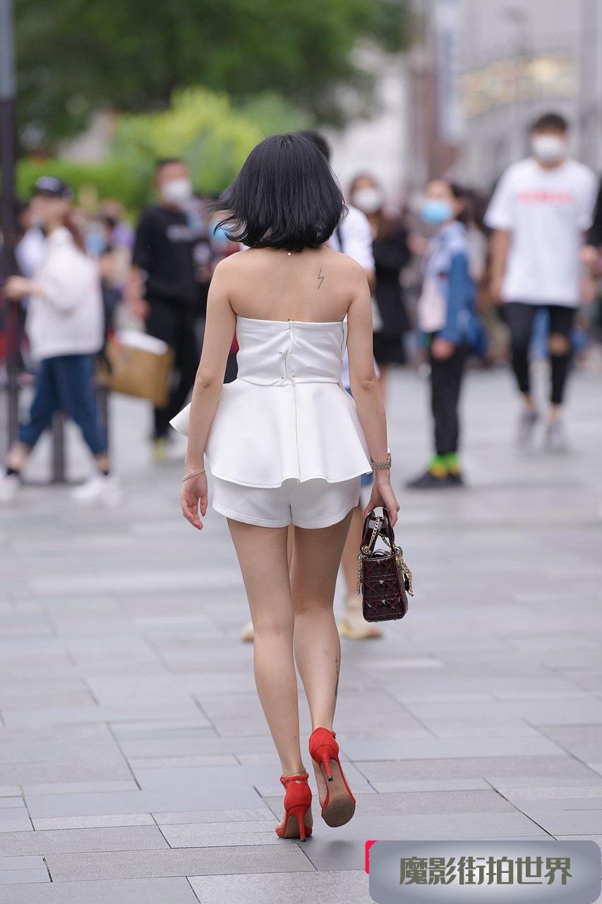 性感抹胸短发少妇3A822[696M]