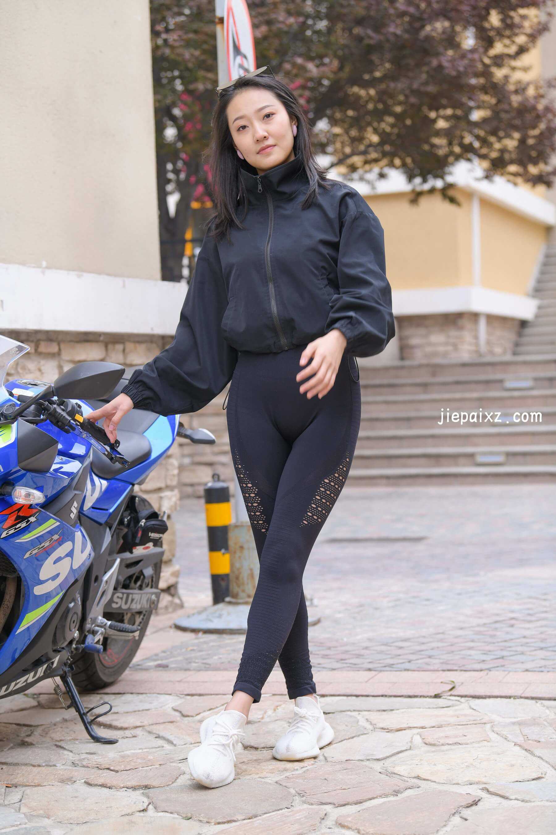 黑色紧身瑜伽裤美女 【套图+视频】