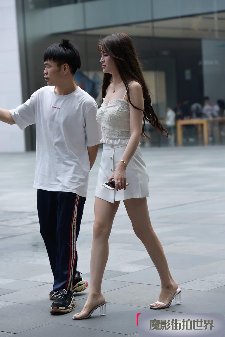 拍抖音的小姐姐3A680[699M]