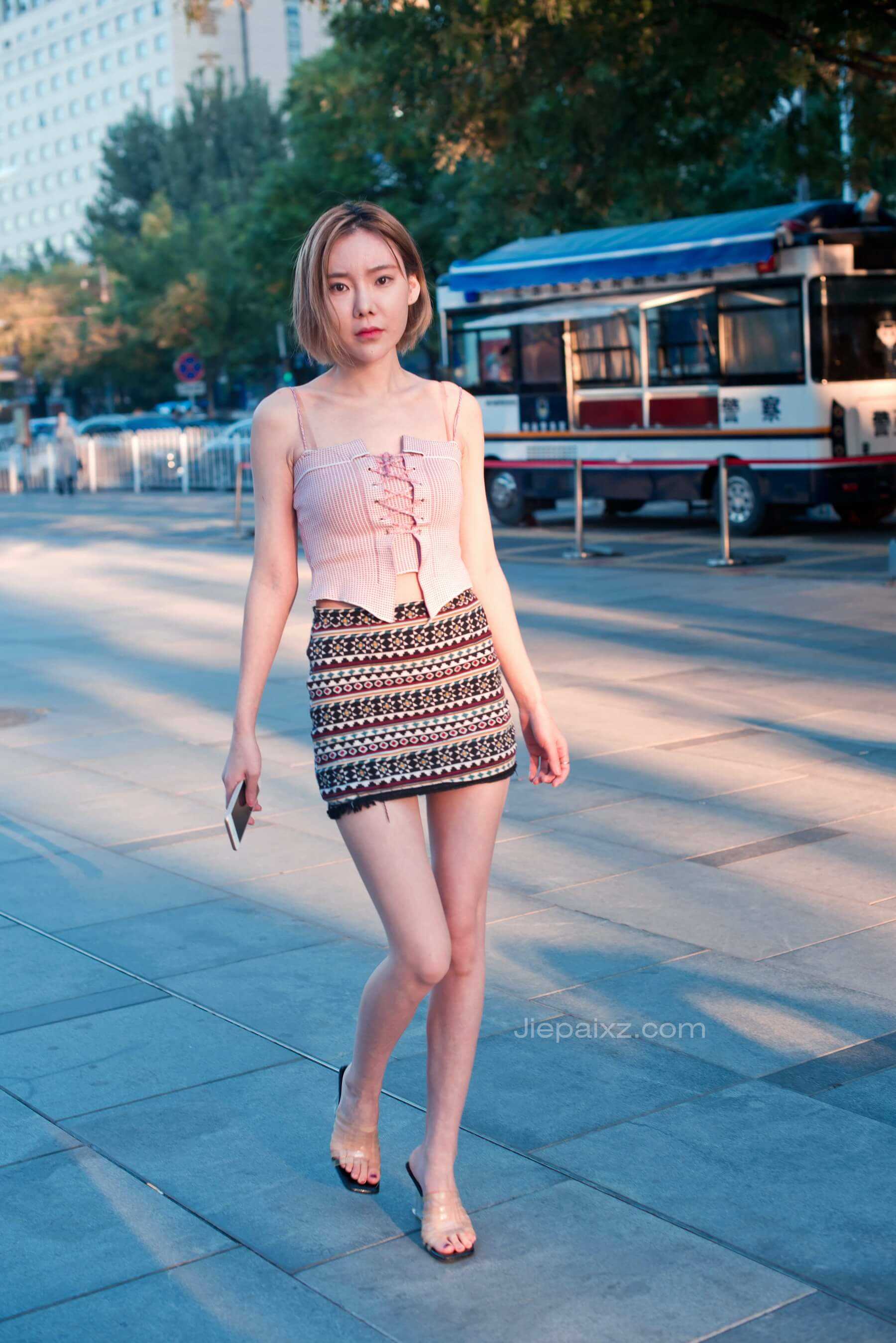 御风街拍&极品美腿美女欣欣裸脚街拍 【套图+视频】