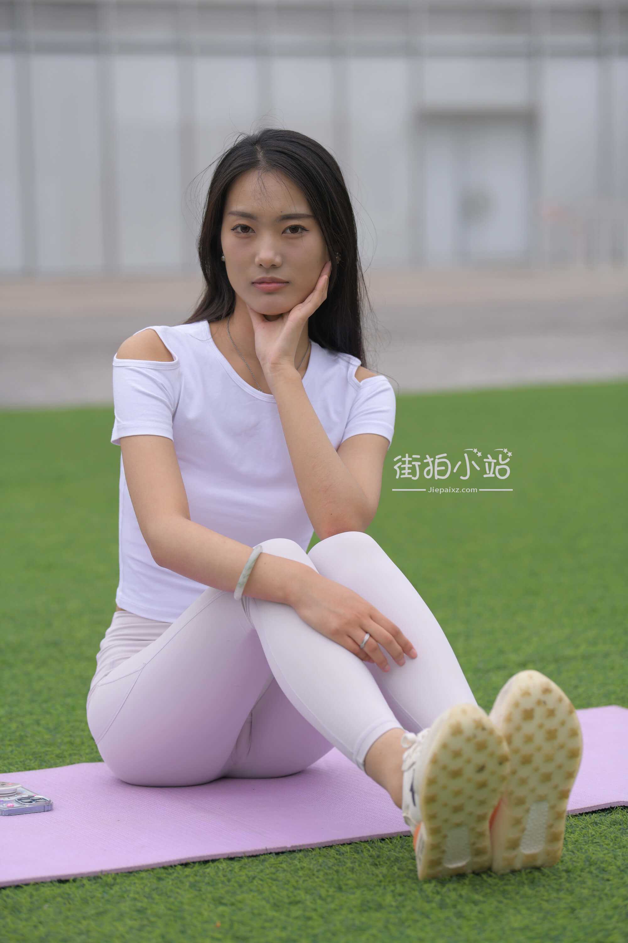 [一始专区] 白色瑜伽裤美女  【图片➕视频】